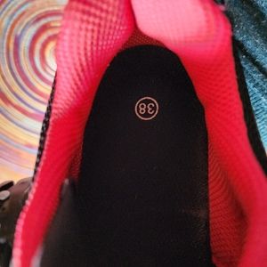 Peloton bike shoes size 7 (38) no cleats